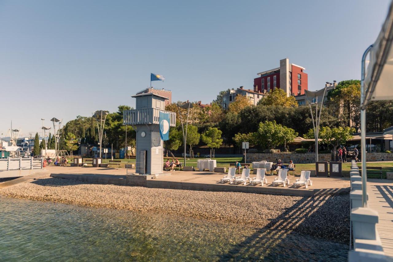 Koper Seaside Residence Bagian luar foto