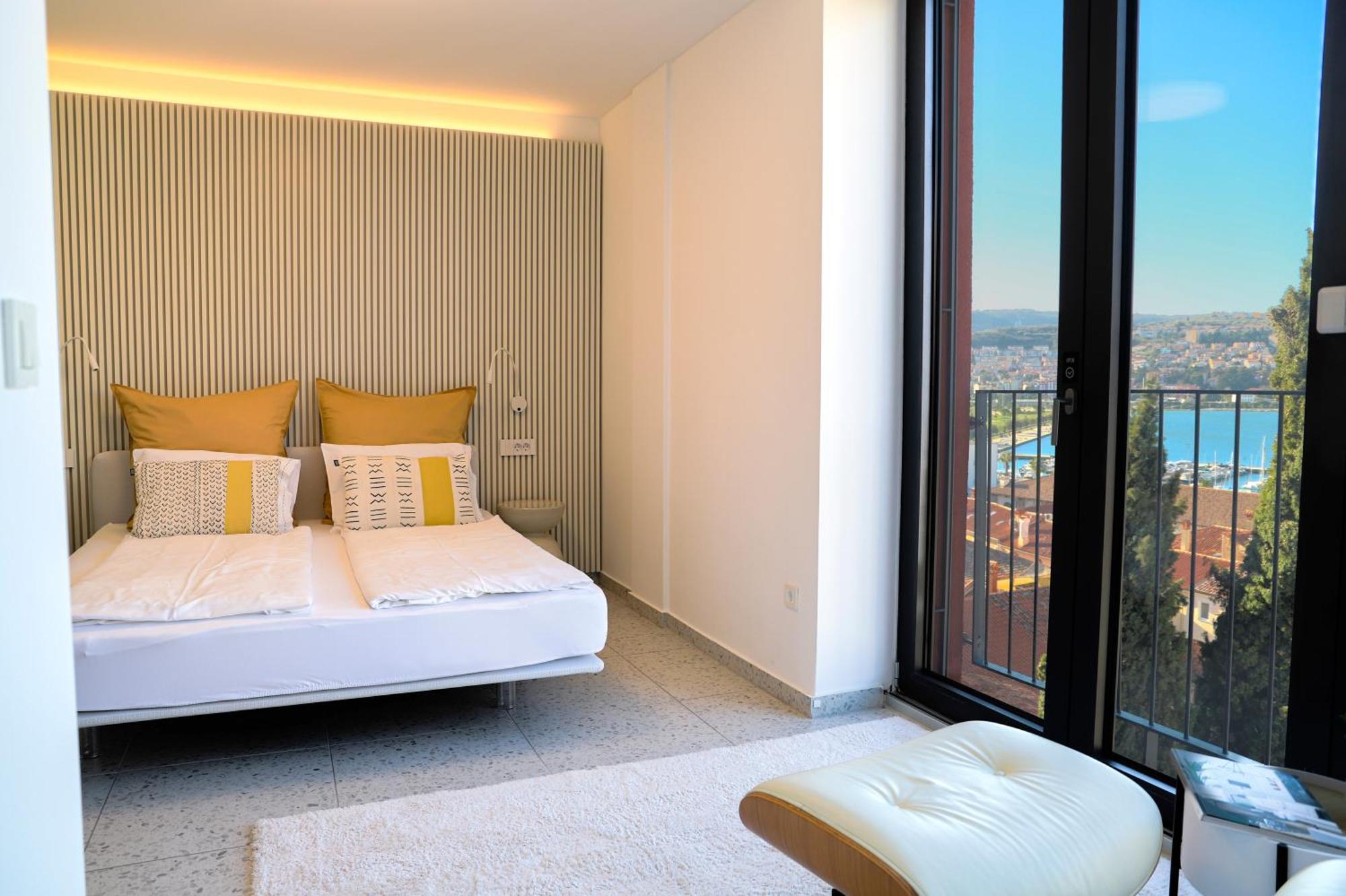 Koper Seaside Residence Bagian luar foto
