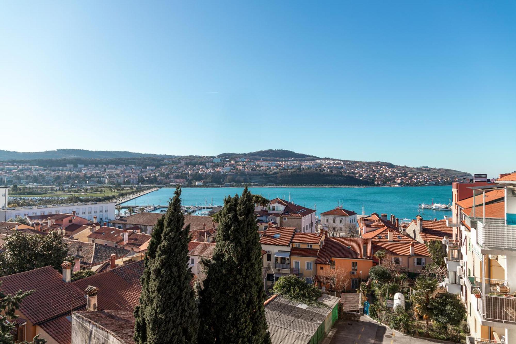 Koper Seaside Residence Bagian luar foto